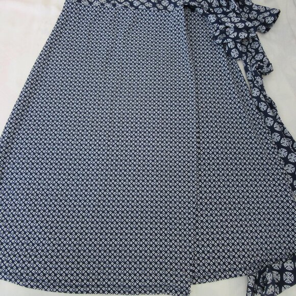 Faux Wrap Dress -Elegant pattern (Blue White) - Wrinkle free - Stretch and comfy - Picture 7 of 8